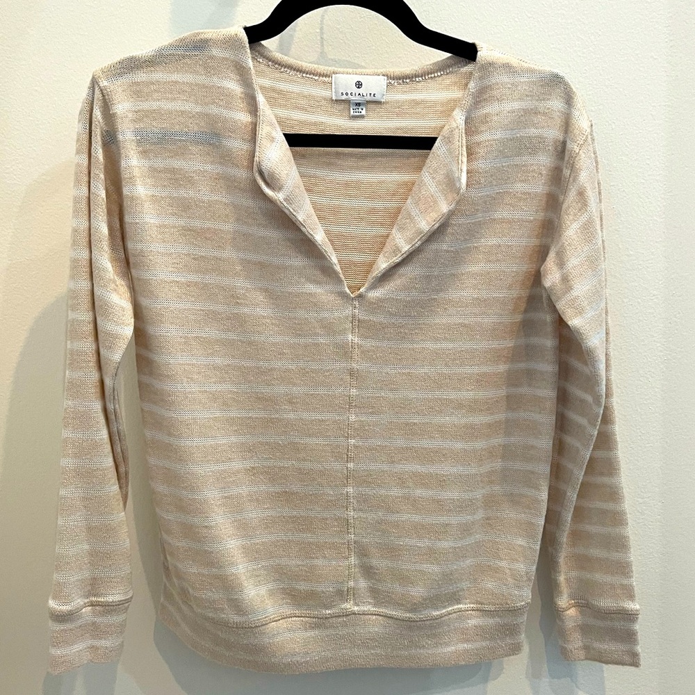 SOCIALITE Womens Pullover Sweater Beige White Stripe Long Sleeve V Neck XS